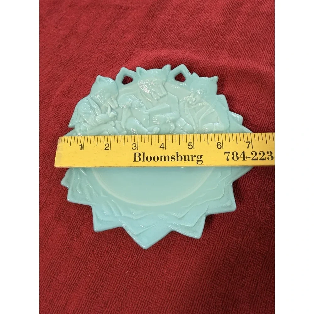 Vintage Westmoreland Glass Fox Plate Turquoise 3 Foxes Reading 7.25